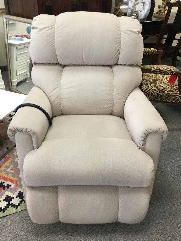 ELECTRIC MASSAGE VIBRATION RECLINER LAZYBOY CHAIR (1 of 5)
