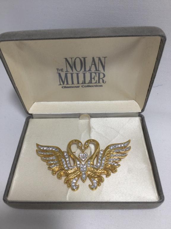 NOLAN MILLER GLAMOUR CRYSTAL GOLDTONE SWANS BROOCH (1 of 4)