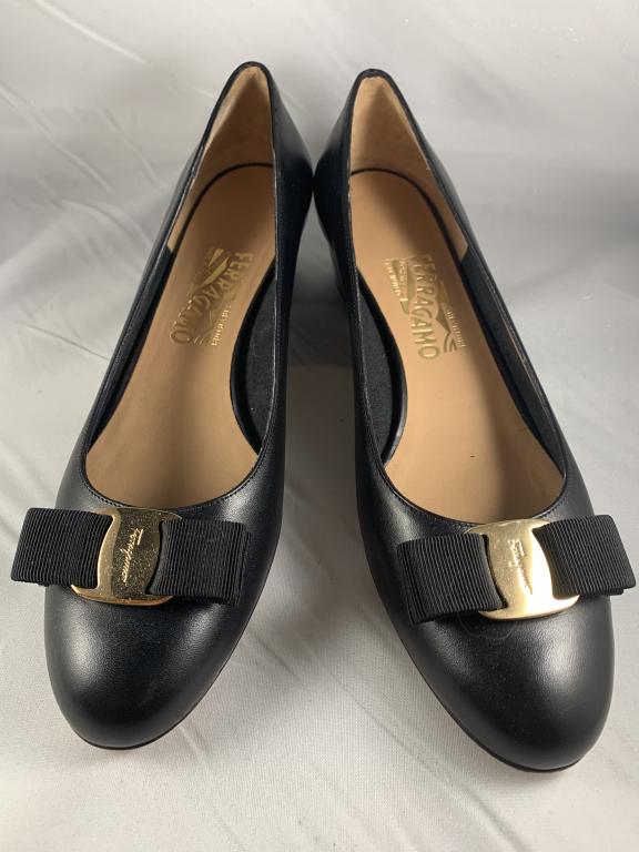 SALVATORE FERRAGAMO BLACK PATENT LEATHER SHOES 9 B (1 of 2)
