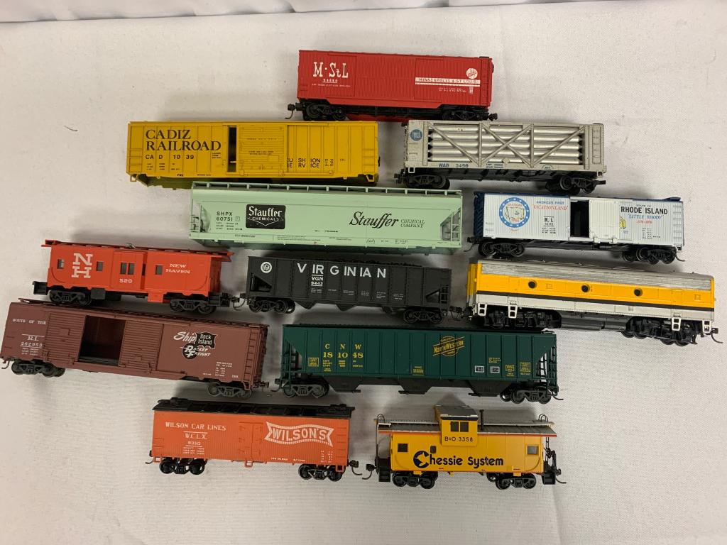 MIX LOT OF 12 MINIATURE HO SCALE TRAIN CARGO CARS (1 of 13)