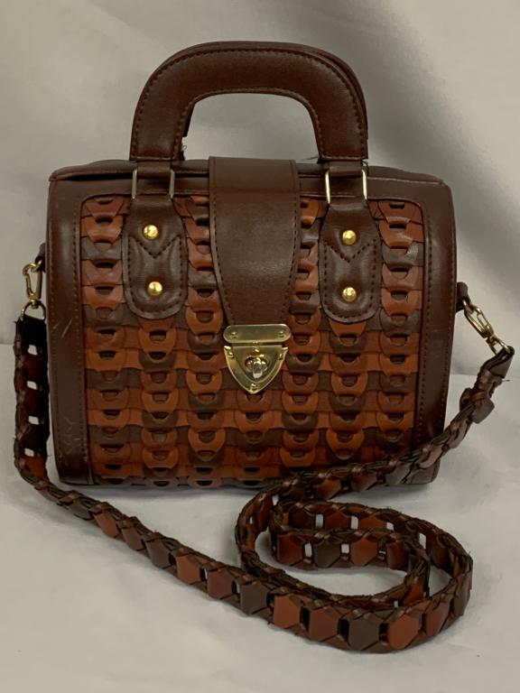 VINTAGE LEATHER EYELET WEAVE HANDLED BOX PURSE (1 of 6)