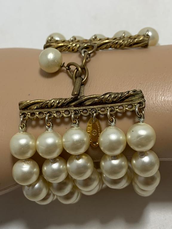 CHANEL VINTAGE BOLD PEARL 5 STRANDS BRACELET (1 of 4)