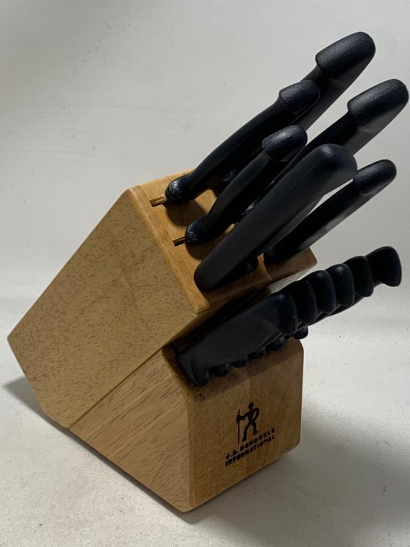 J.A. HENCKELS INTERNATIONAL EVEREDGE KNIFE SET (1 of 4)