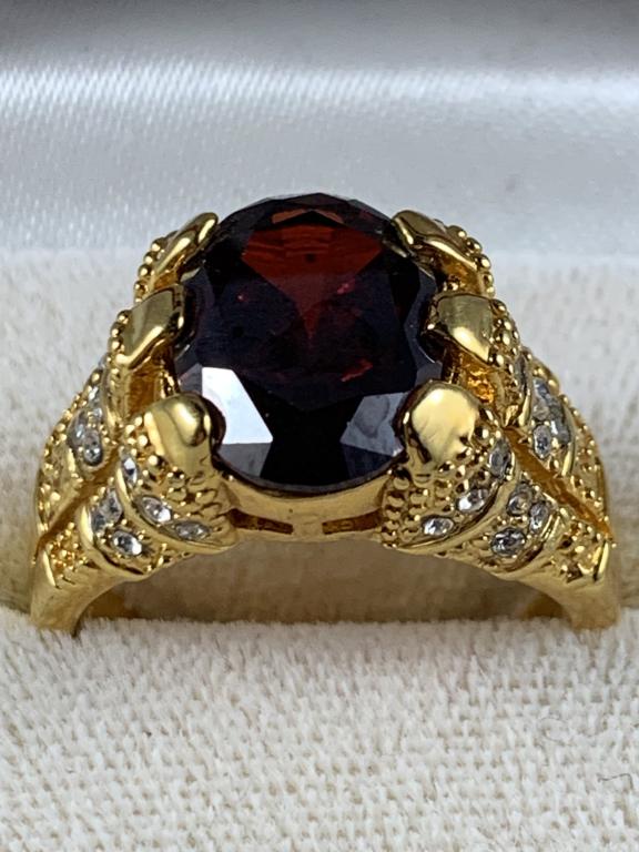 MENS GOLD RING WITH RED CENTER STONE 10 1/2 (1 of 5)