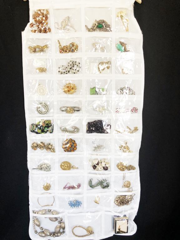 LOT OF VINTAGE COSTUME JEWELRY 80+ PIECES (1 of 6)