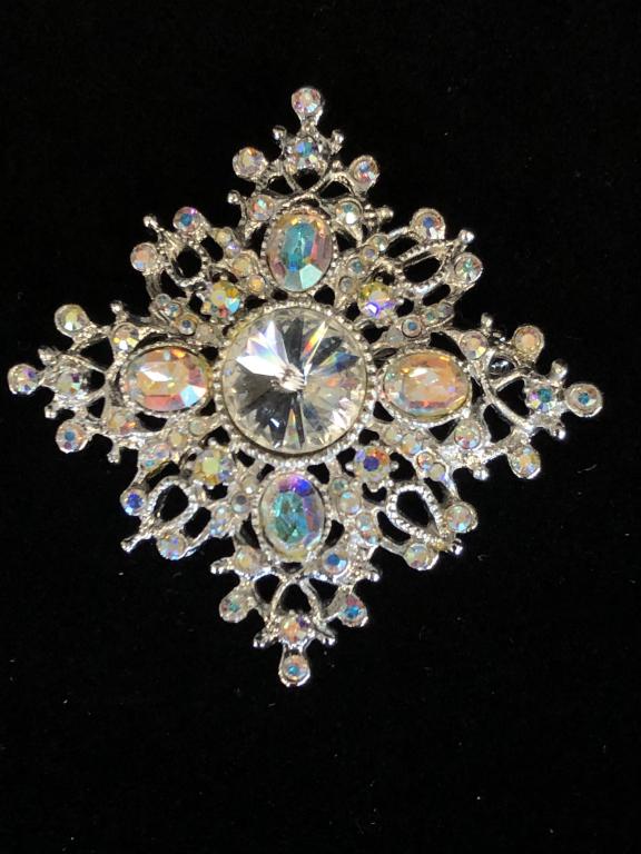 2000 ST JOHNS SWAVORSKI CRYSTAL PIN (1 of 2)