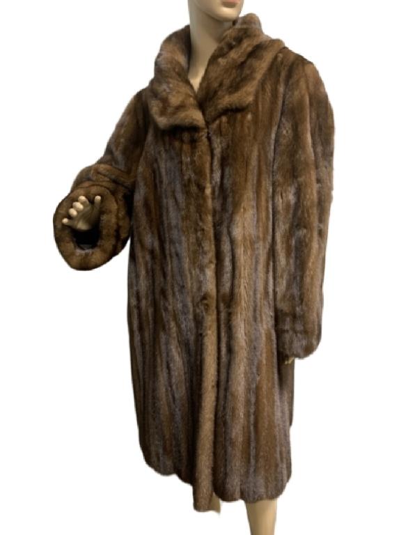 GLANTZ FURS NEW YORK FULL LENGTH MINK COAT W/ HOOD: Pristine condition women's brown mink coat with hood. Absolutely stunning! Measures 35" in length. Arm length measures 20". Very good condition