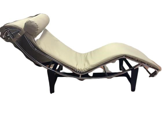 MID MOD IN STYLE OF LE CORBUSIER CHAISE LOUNGER: Beautiful lounger chaise lounge in the style of Le Corbusier LC4 Chaise Lounge. Excellent preowned condition. 65" x 18" x 31" in size.