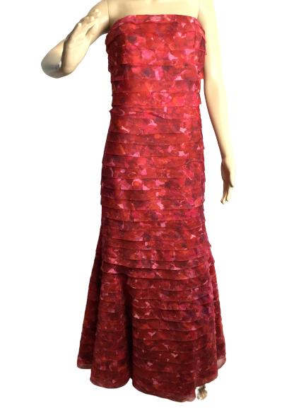 KAY UNGER RED FLORAL FOLDS STRAPLESS EVE GOWN L 14: STUNNING by Kay Unger NEW YORK. Red floral chintz print on folds of georgette layers. Excellent condition.Size 14 on tag.37" bust30" waist40" hips51" length