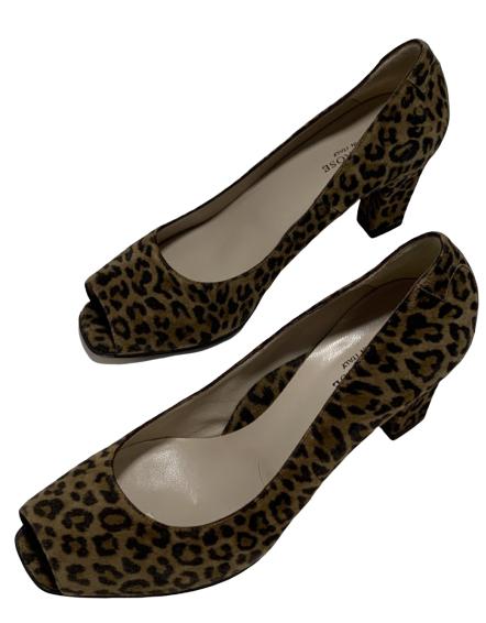 TARYN ROSE LEOPARD PRINT HEELS PUMPS SZ 10: Taryn Rose leopard pumps in size 10New condition!