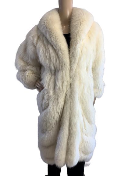 LUXURIOUS NORJEAN FURS WHITE PLUSH FUR MIDI COAT L: LUXURIOUS wrap coat with elastic bound cuffs that fluff out the elegant sleeves. Plush fur mid length coat with pockets and clip closures. Excellent condition. Measurements fit a medium to large in si