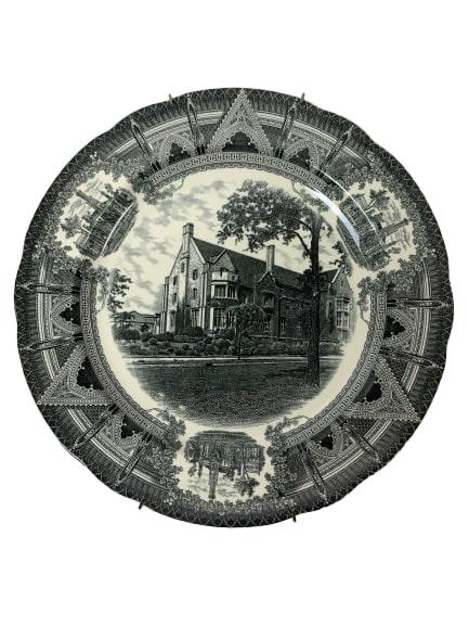 UNIVERSITY OF CHICAGO WALL PLATE - IDA NOYES HALL: University of Chicago Copeland Spode Dinner Plate, a view of Ida Noyes Hall, 1931. Crafted by Copeland, Spode in England with the appropriate seal on the rear of the plate. Spode has been making plate