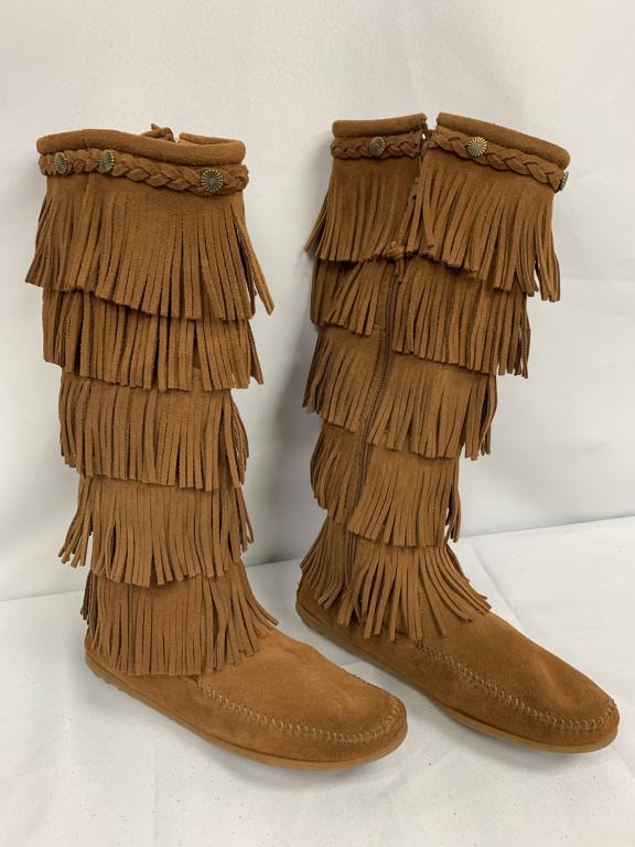 NEW MINNETONKA 3XFRINGED SUEDE MOCCASIN BOOTS 9: SIZE 9 ON TAG, new and never worn by Minnetonka. Fabulous three layers of fringe moccasin boots. New condition. Third party shipping required.
