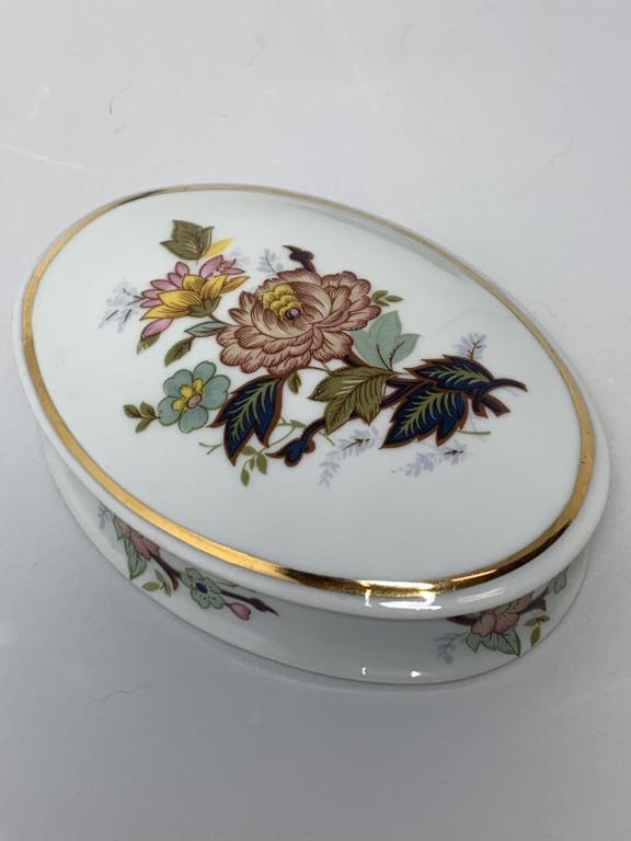 LIMOGES 5" PORCELAIN TRINKET / RING BOX W/LID: LIMOGES 5" PORCELAIN TRINKET/ RING BOX This is an authentic French Limoges 5" porcelain box. Painted with floral design is perfect for change, earrings, and other trinkets.