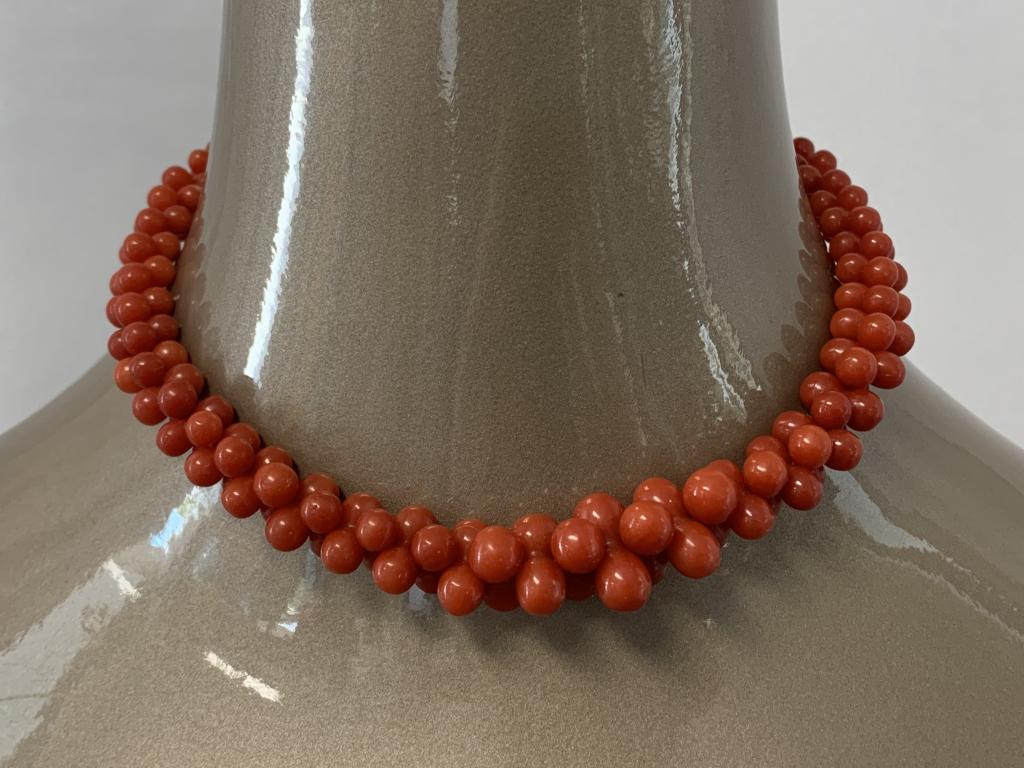 VINTAGE 50'S CORAL RED GLASS BEAD CHOKER NECKLACE (1 of 7)
