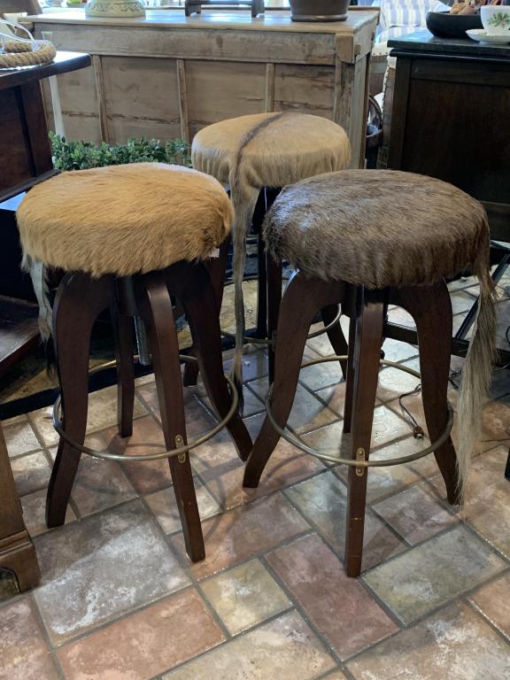 CURVED WOOD LEG CAMEL HAIR TOPPED BARSTOOLS 3# (1 of 5)
