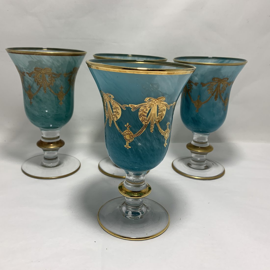 4 TURQUOISE GOLD WREATH SWAG WINE GLASSES 6 1/2": SET OF 4 TURQUOISE GOLD WREATH SWAG WINE GLASSES 6 1/2"