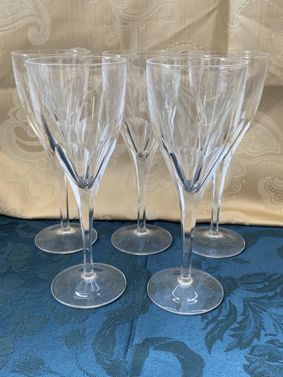 DRESDEN CRYSTAL WINE CHAMPAGNE GLASSES X 5: DRESDEN CRYSTAL WINE CHAMPAGNE GLASSES X 5 - 8" tall x 3" diameter in size - Great condition!