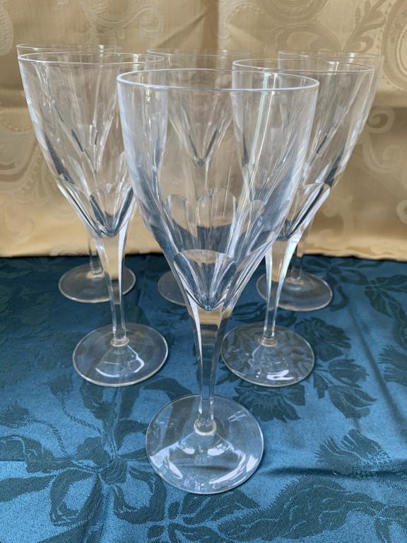 ELEGANT DRESDEN CRYSTAL WINE GLASSES STEMS X 6: ELEGANT DRESDEN CRYSTAL WINE GLASSES STEMS X 6 - 9" tall x 3" diameter - Great vintage condition!