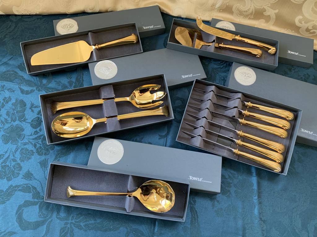 TOWLE SILVER CO GOLDPLATE SERVING UTENSILS 12X LOT: TOWLE SILVER CO GOLDPLATE SERVING UTENSILS 12X LOT - 12 utensils total - 6 butter knives at 9.5" long - Serving spoon 9" long - Both salad utensils 10.5" long each - Cheese utensils 10" and 10.5" long