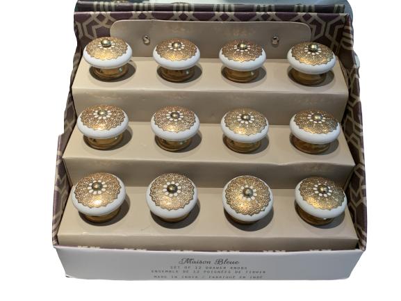 NEW MAISON BLEUE GOLD MEDALLION DRAWER KNOBS X 12: NEW MAISON BLEUE GOLD MEDALLION DRAWER KNOBS X 12 - 12 TOTAL INCLUDED - 1.25" diameter on each knob - porcelain knobs with gold medallion overlay - NEW in box!