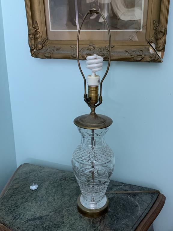 CUT CRYSTAL BRASS BASE VINTAGE ELECTRIC TABLE LAMP (1 of 6)