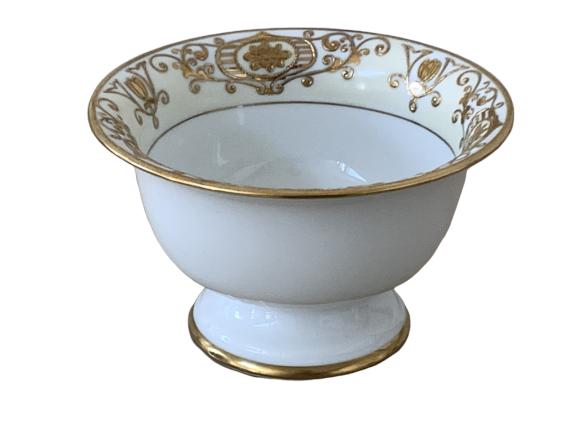 NORITAKE 43061 CHINA PEDESTAL BOWL 5.25": NORITAKE 43061 CHINA PEDESTAL BOWL 5.25" -5.25" w x 3.25" -Handpainted -Made in Japan -Good Condition