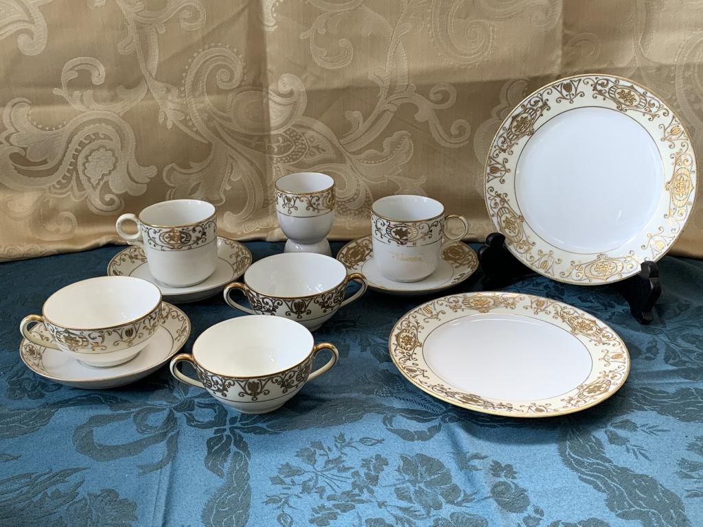 NORITAKE 16034 SANDWICH & CUP SAUCER LOT OF 11: NORITAKE 16034 SANDWICH & CUP SAUCER LOT OF 11 - 11 pieces total includes - 2 cups with saucers - 1 teacup with saucer - 2 sandwich plates - 1 pedestal cup - 2 cream soup cups - all in GOOD condition 