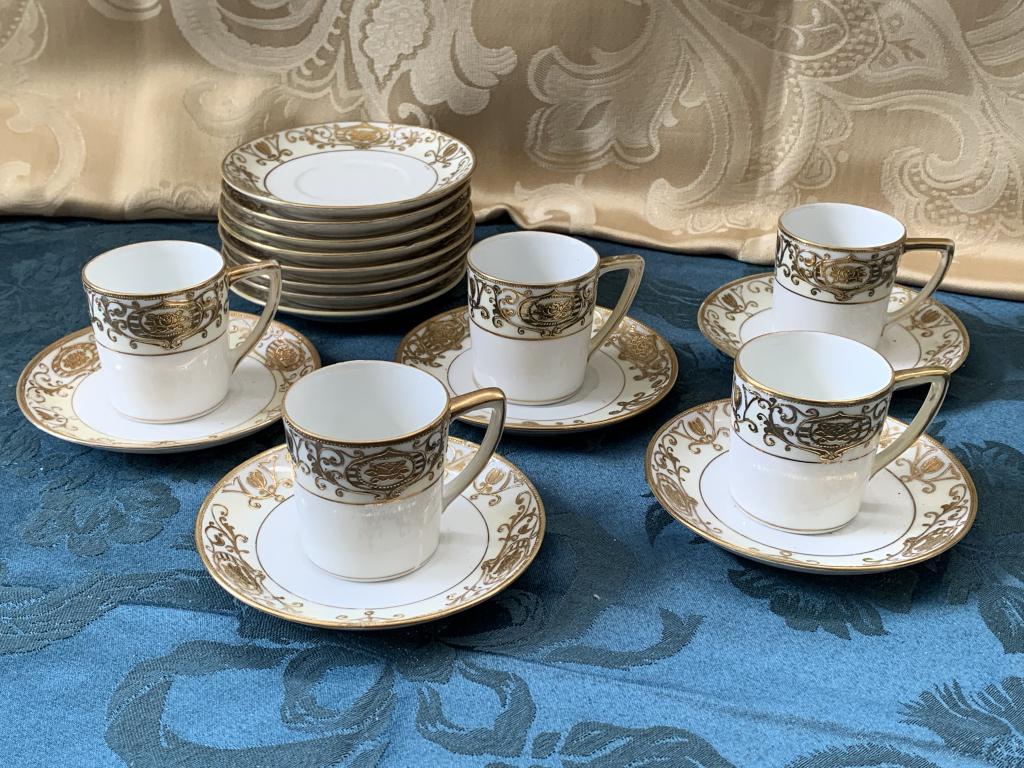 NORITAKE 16034 HANDPAINTED GOLD CUPS & SAUCERS X18: NORITAKE 16034 HANDPAINTED GOLD CUPS & SAUCERS X18 - 13 saucers - 5 demi cups - Fair to good condition with some chipping to saucer edges on a couple