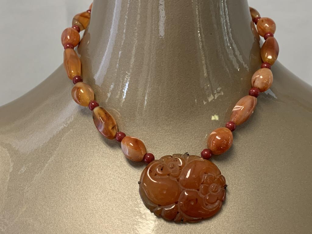 VINTAGE CARVED CARNELIAN PENDANT BEADED NECKLACE (1 of 9)