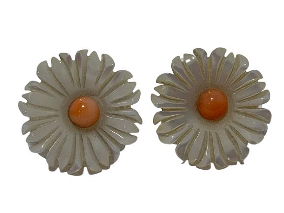 ANTQ MOTHER OF PEARL CORAL CARVED DAISY EARRINGS: ANTQ MOTHER OF PEARL CORAL CARVED DAISY EARRINGS - STUNNING and pretty little earrings - Antique made of handcarved mother of pearl with coral center stones - 7/8" diameter - Good vintage condition on