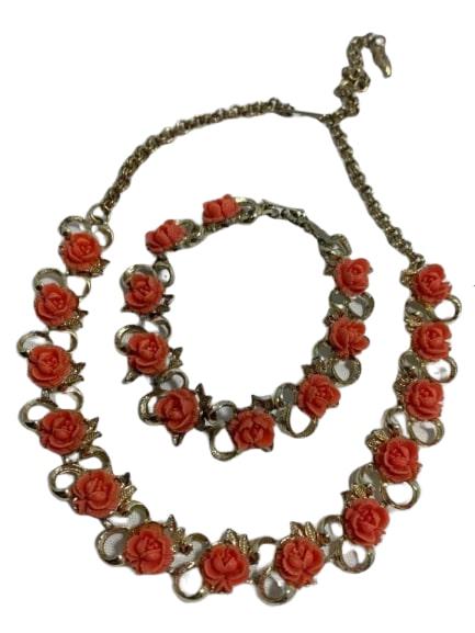 VINTAGE CORAL CARVED THERMOSET ROSES NECKLACE SET (1 of 7)