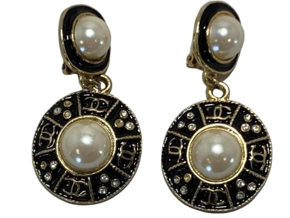 CHANEL CC LOGO BLACK ENAMEL PEARL CENTER EARRINGS (1 of 7)