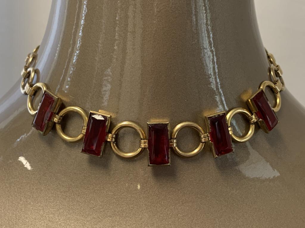 VTG 10K GF GARNET PRINCESS STONES CHOKER NECKLACE: 10K GF W/ GARNET PRINCESS STONES CHOKER NECKLACE - 40's era choker style necklace - 10k gold filled - Garnet stones on front of choker - 15" total length - Great vintage condition!