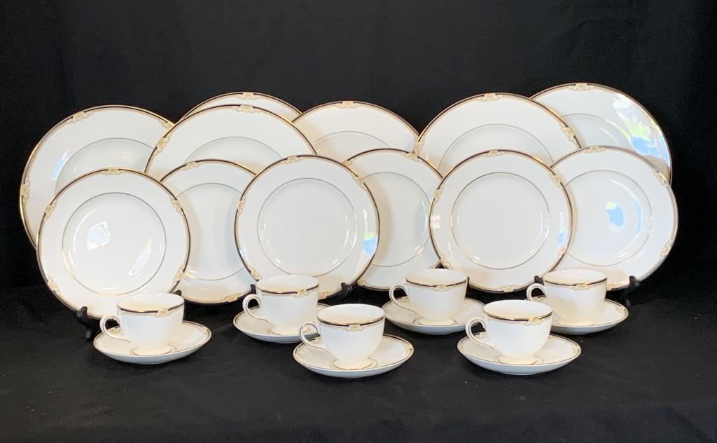 WEDGWOOD CAVENDISH R4680 CHINA SERVICE FOR 6: WEDGWOOD CAVENDISH R4680 CHINA SERVICE FOR 6 - 6 DINNER PLATES - 6 SALAD PLATES - 6 CUPS - 6 SAUCERS - All in great condition as shown in photos! - BEAUTIFUL pattern
