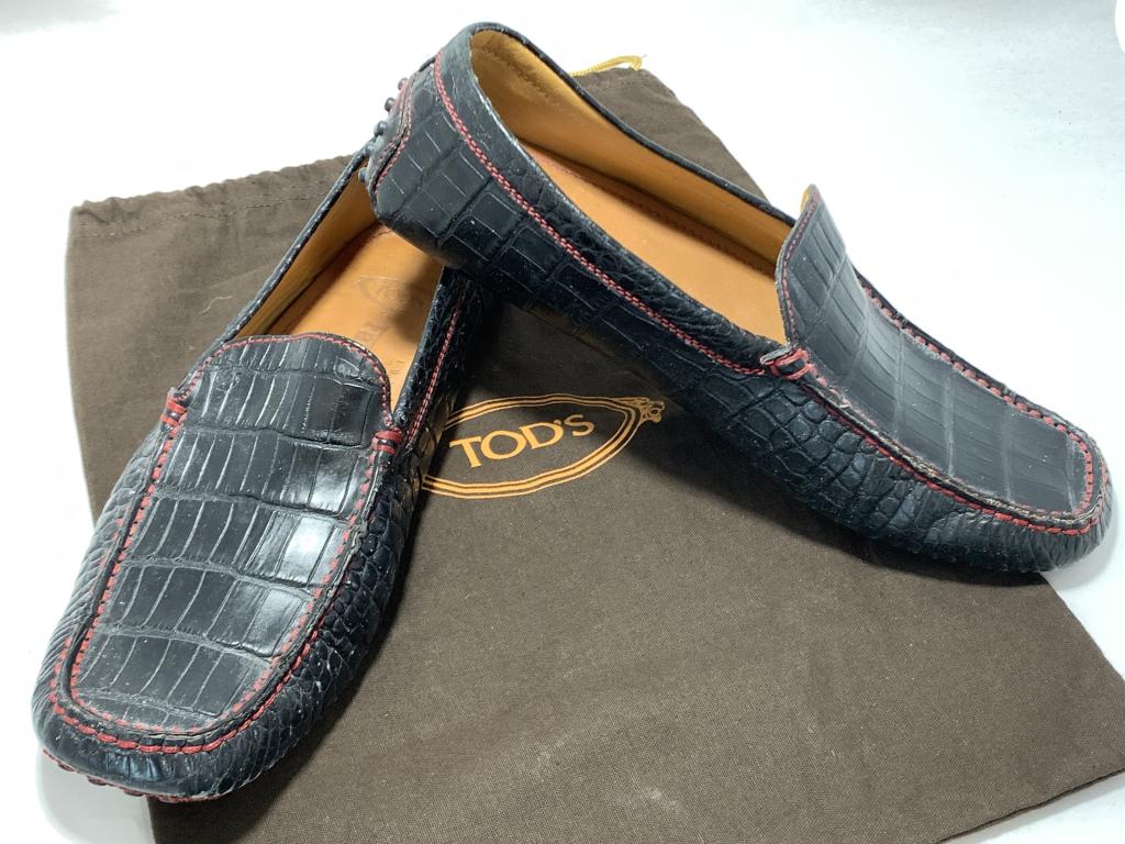 TOD'S FERRARI BLACK CROC W/RED LOAFERS MENS US 9: TOD'S FERRARI BLACK CROC W/RED LOAFERS MENS US 9 - MENS US SIZE 9 - Great condition, worn once.