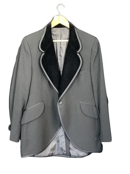 FANCY BLACK TUX JACKET W/ VELVET LAPELS MENS 44R (1 of 3)