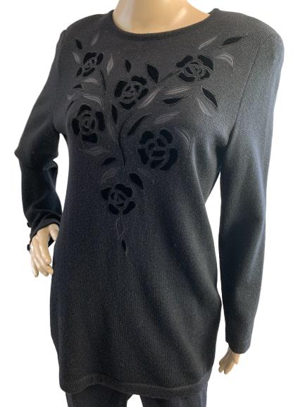 VALENTINO STUDIO EMBROIDERY ROSES BLACK SWEATER M: VALENTINO STUDIO EMBROIDERY ROSES BLACK SWEATER M - 40" bust, 30" long and 23" sleeves - Great condition with minimal signs of pilling to the knit
