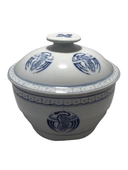 BLUE & WHITE CHINESE ANTIQUE PORCELAIN URN: BLUE & WHITE CHINESE ANTIQUE PORCELAIN URN Antique blue and white hand painted Chinese design. -8.5" Tall x 8.25" Wide -Made in China -Good Condition
