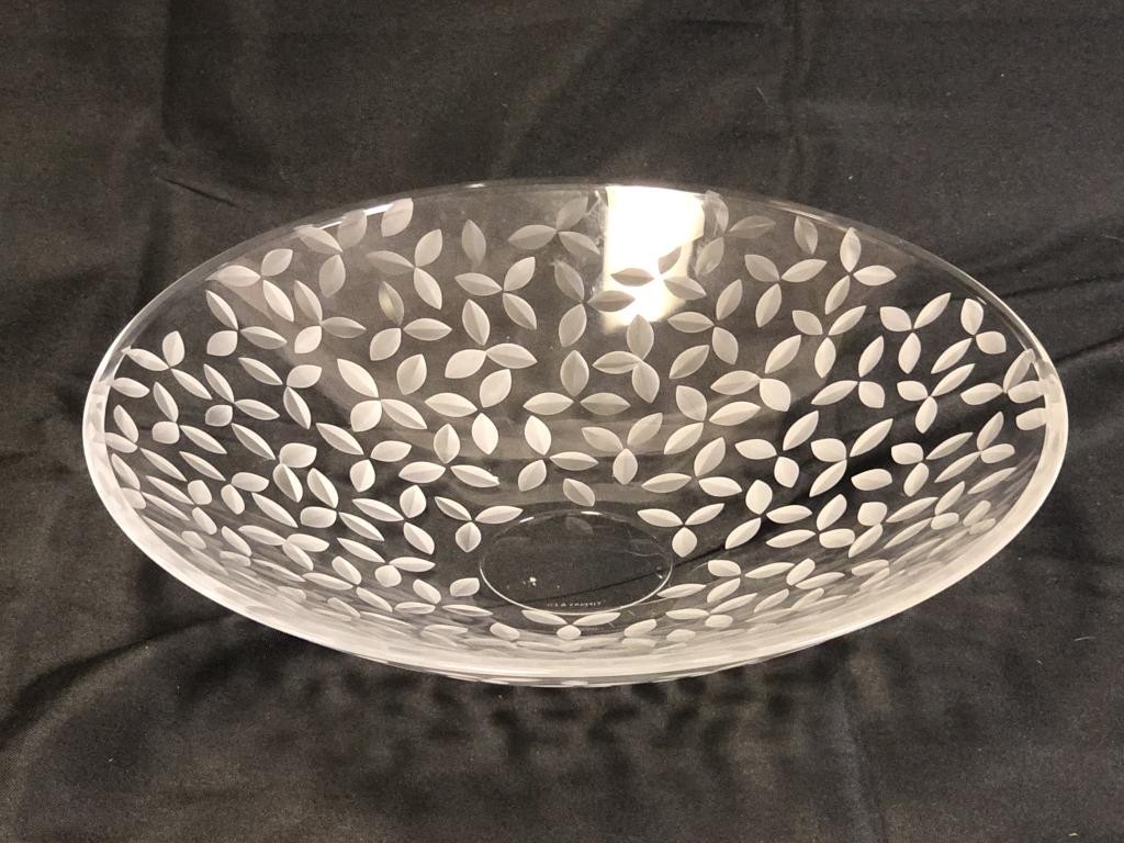 VNTGE TIFFANY LARGE CRYSTAL BOWL LEAF PATTERN (1 of 5)