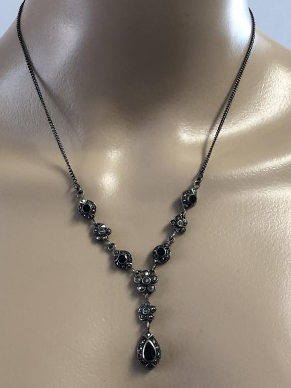 VTG ONYX MARCASITE STERLING SILVER DANGLE NECKLACE: VTG ONYX MARCASITE STERLING SILVER DANGLE NECKLACE - 11.5 GRAMS total weight - 16" wearable length - Very good condition!