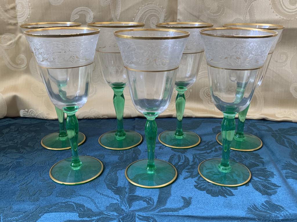 ANTIQUE GREEN ETCHED CLEAR W/GOLD WINE GLASSES X7: ANTIQUE GREEN ETCHED CLEAR W/GOLD WINE GLASSES X 6 - 7.5" tall x 3.25" diameter - Gentle signs of use and wear, good for antique condition, see pix.