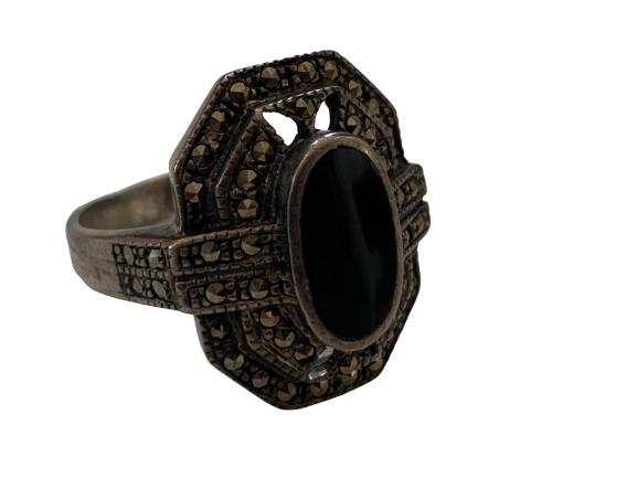 VINTAGE WOMEN'S STERLING MARCASITE RING: VINTAGE WOMEN'S MARCASITE RING