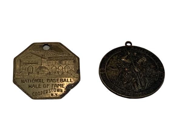 2 VINTAGE PENDANTS (1 of 6)