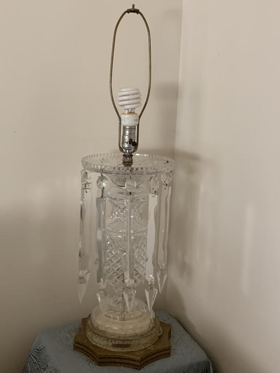 ANTIQUE CUT CRYSTAL W/ DANGLES ELECTRIC LAMP (1 of 9)