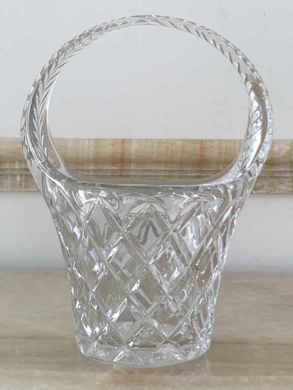 BEAUTIFUL CUT CRYSTAL GLASS HANDLED BASKET 10.5" (1 of 7)