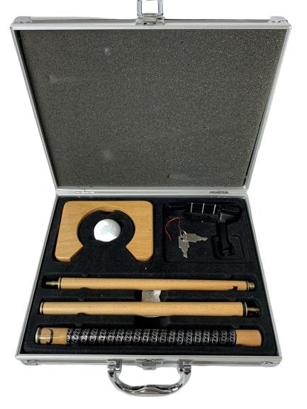 EXECUTIVE PORTABLE INDOOR GOLF PUTTER IN LOCK BOX (1 of 4)