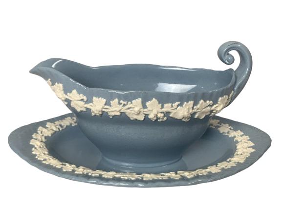 WEDGWOOD BLUE GRAVY BOAT W/ ATTACHED UNDERPLATE (1 of 5)