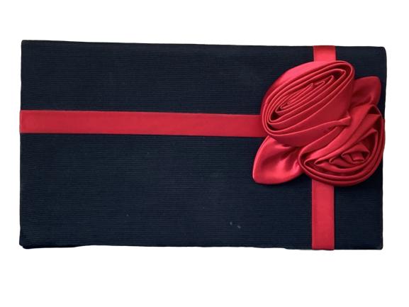 VINTAGE LIZ CLAIBORNE BLACK CLUTCH WITH BOW (1 of 4)