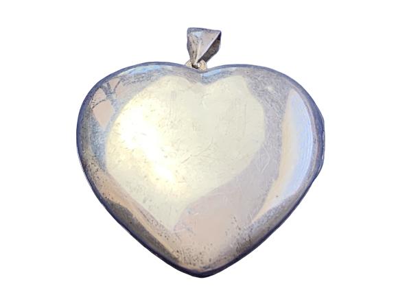 VINTAGE STERLING SILVER HEART LOCKET (1 of 6)